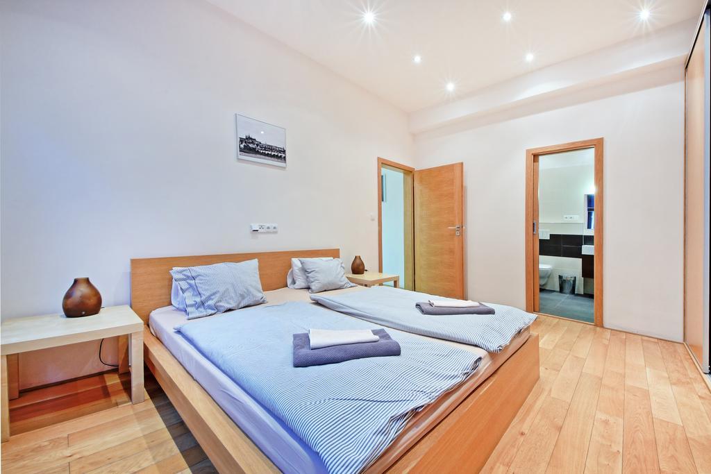 Family Apartments Прага Экстерьер фото